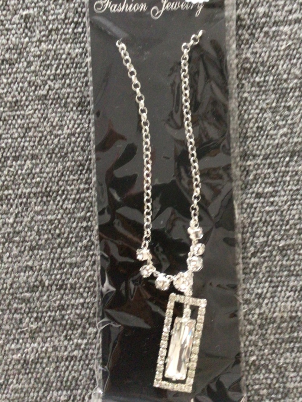 NWT women’s rhinestone necklace